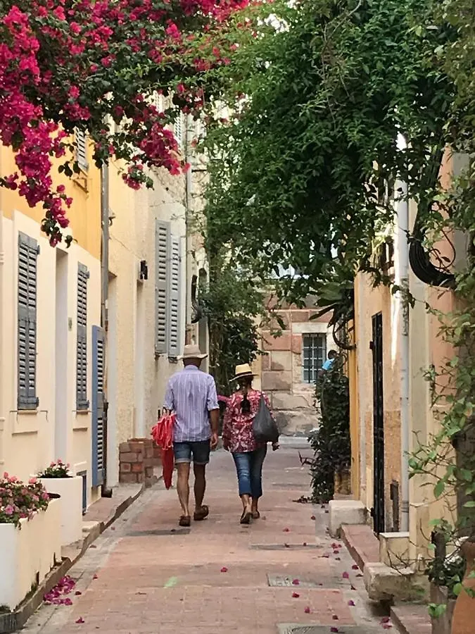 Les Petits Volets 3 Appartements Au Choix Antibes