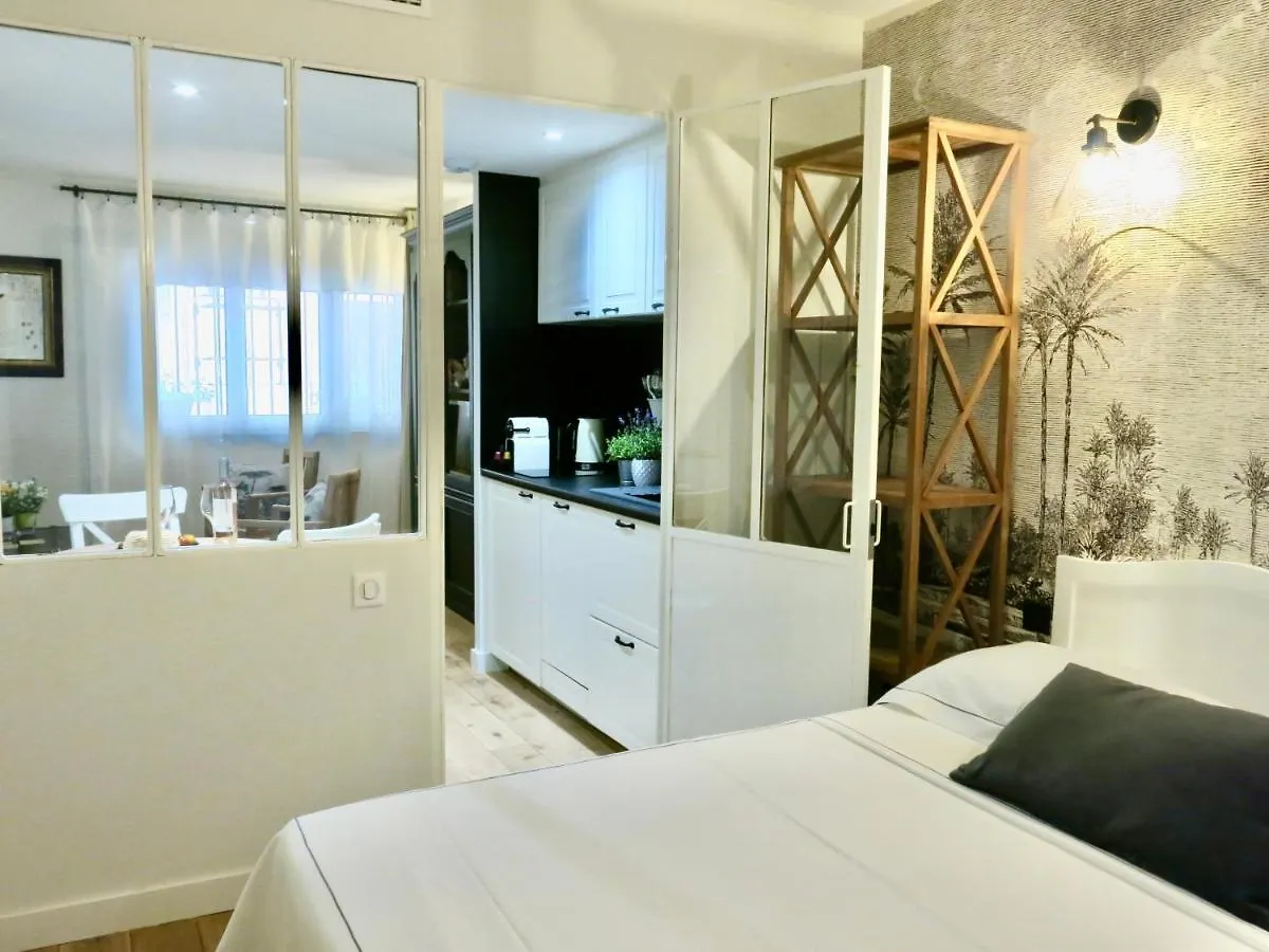 Les Petits Volets 3 Appartements Au Choix Antibes