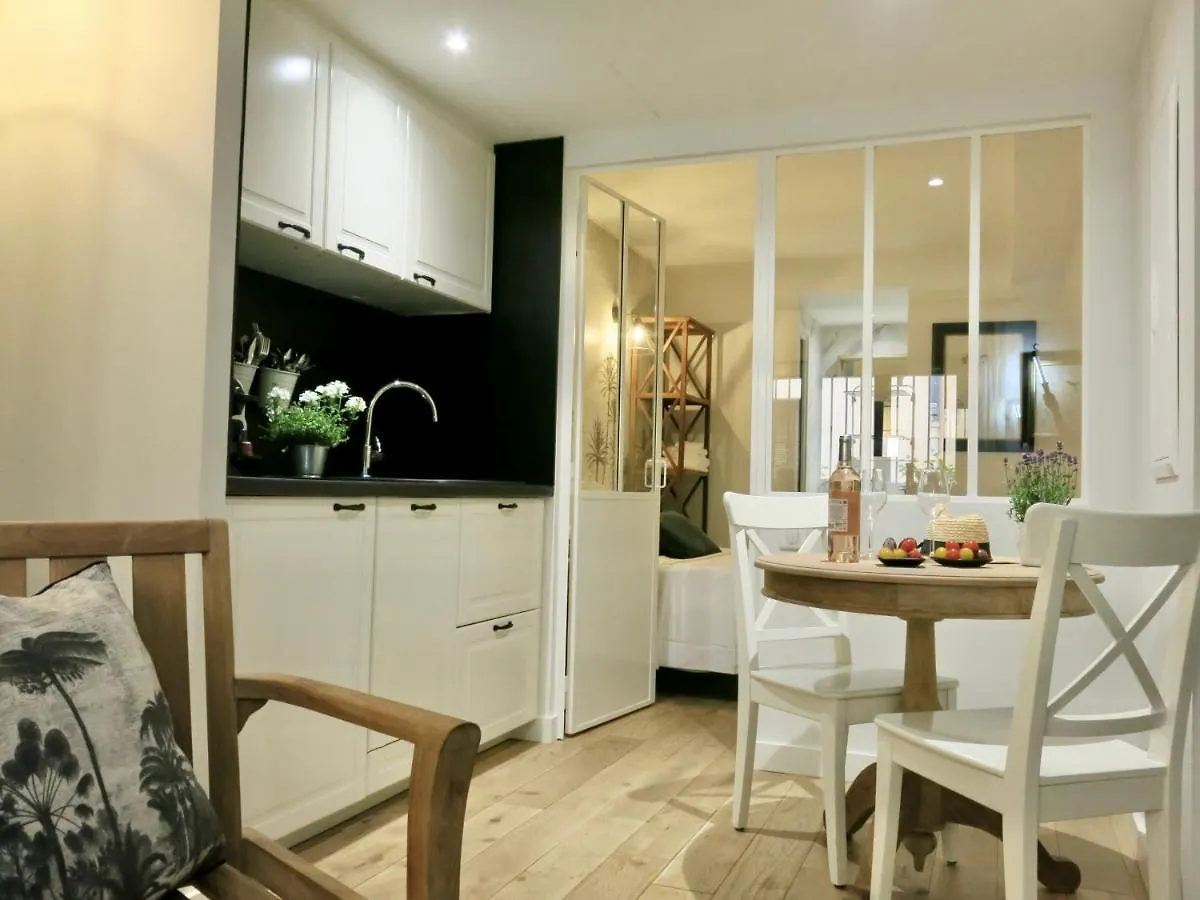 Appartamento Les Petits Volets 3 Appartements Au Choix Antibes Francia