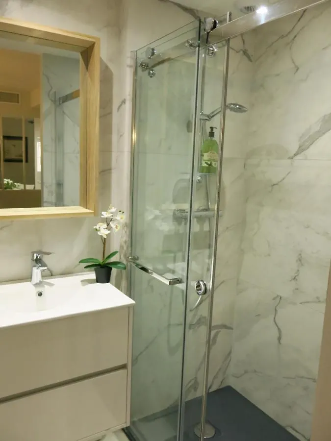 Les Petits Volets 3 Appartements Au Choix Antibes 0*,
