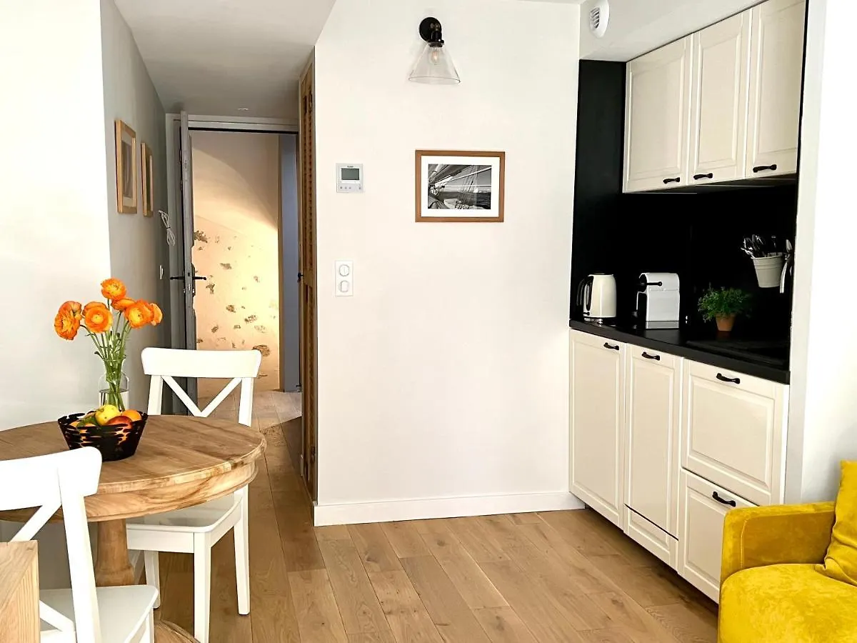 Les Petits Volets 3 Appartements Au Choix Antibes 0*,