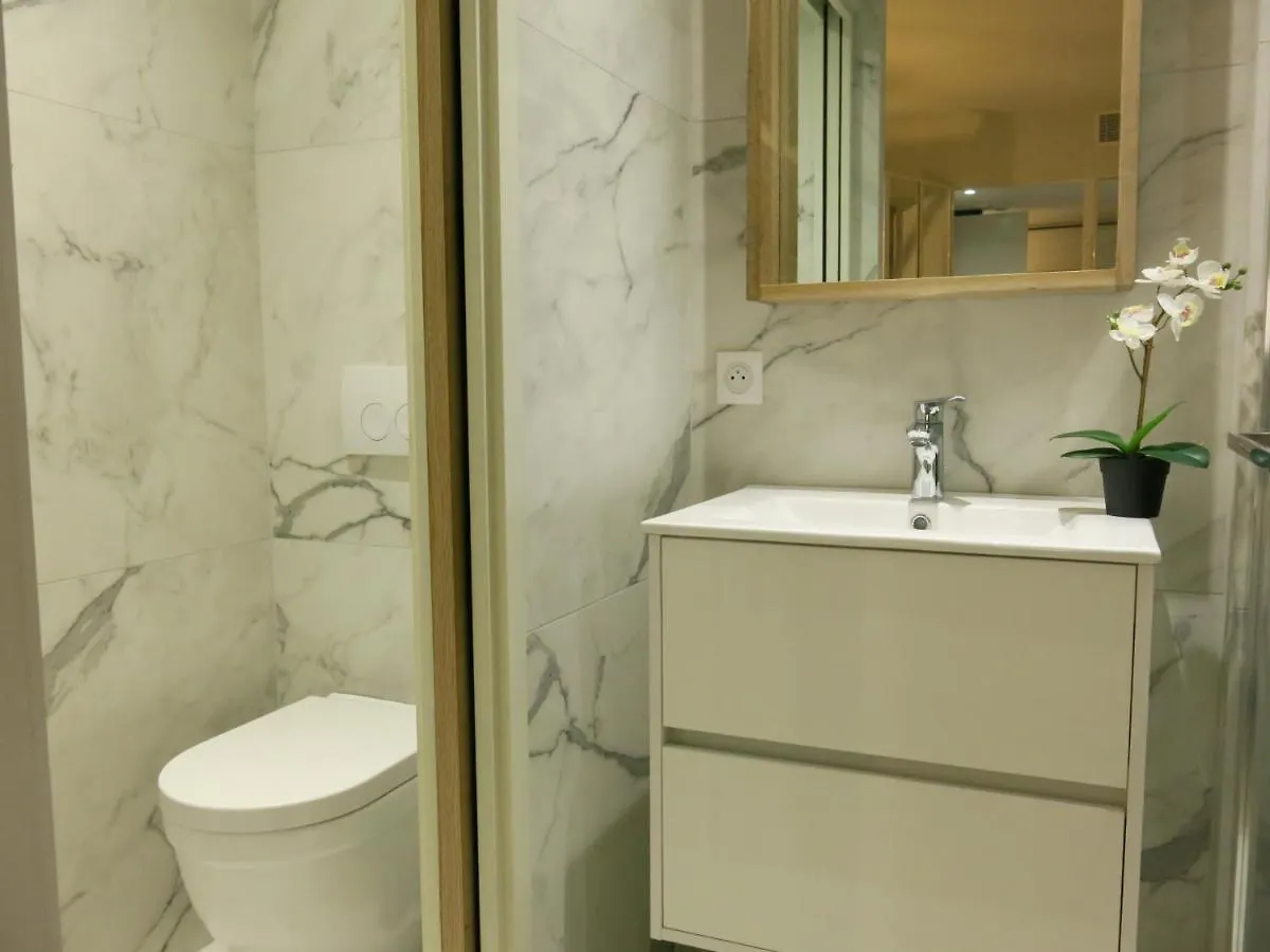 Les Petits Volets 3 Appartements Au Choix Antibes