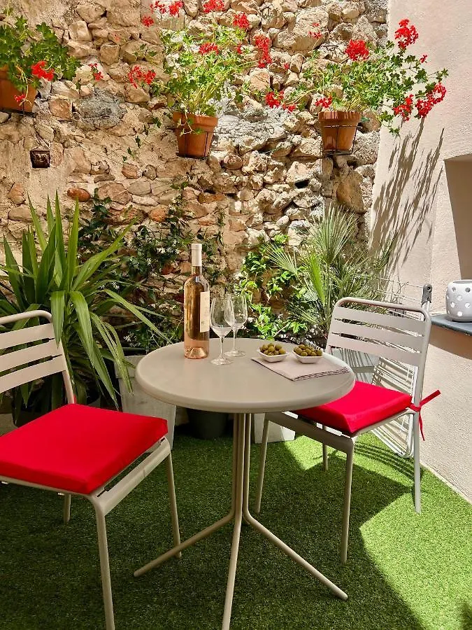 Les Petits Volets 3 Appartements Au Choix Antibes 0*,  France