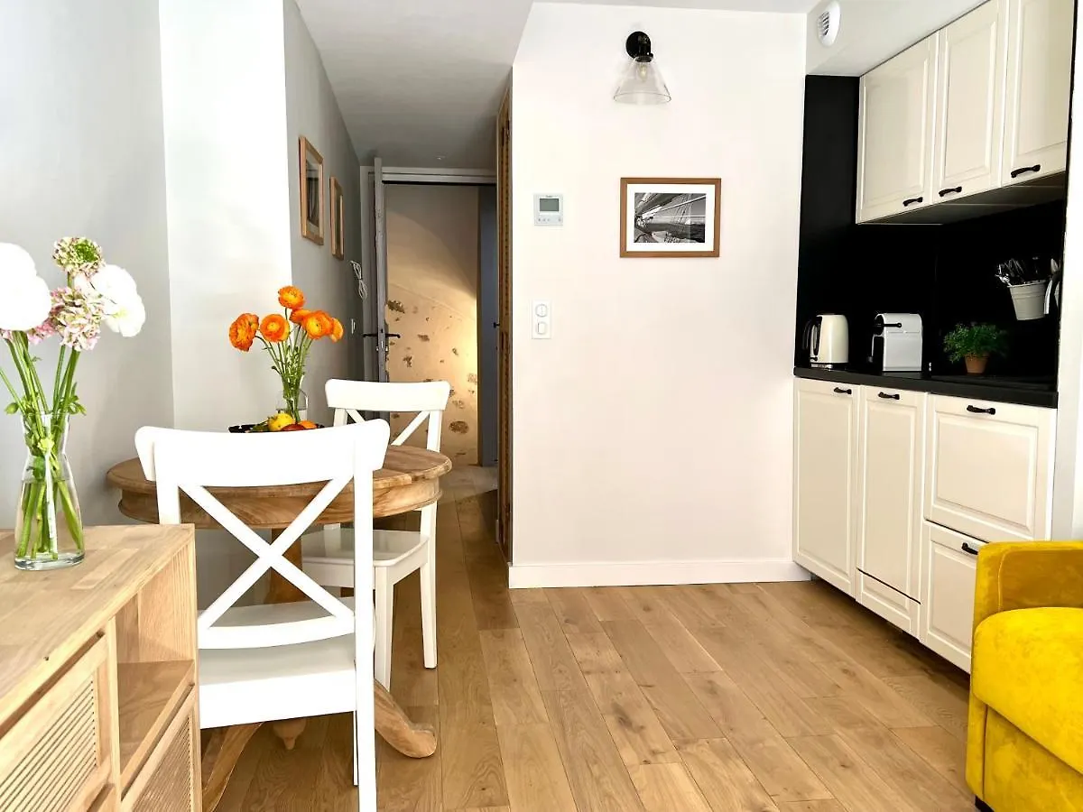 Les Petits Volets 3 Appartements Au Choix Antibes 0*,  France