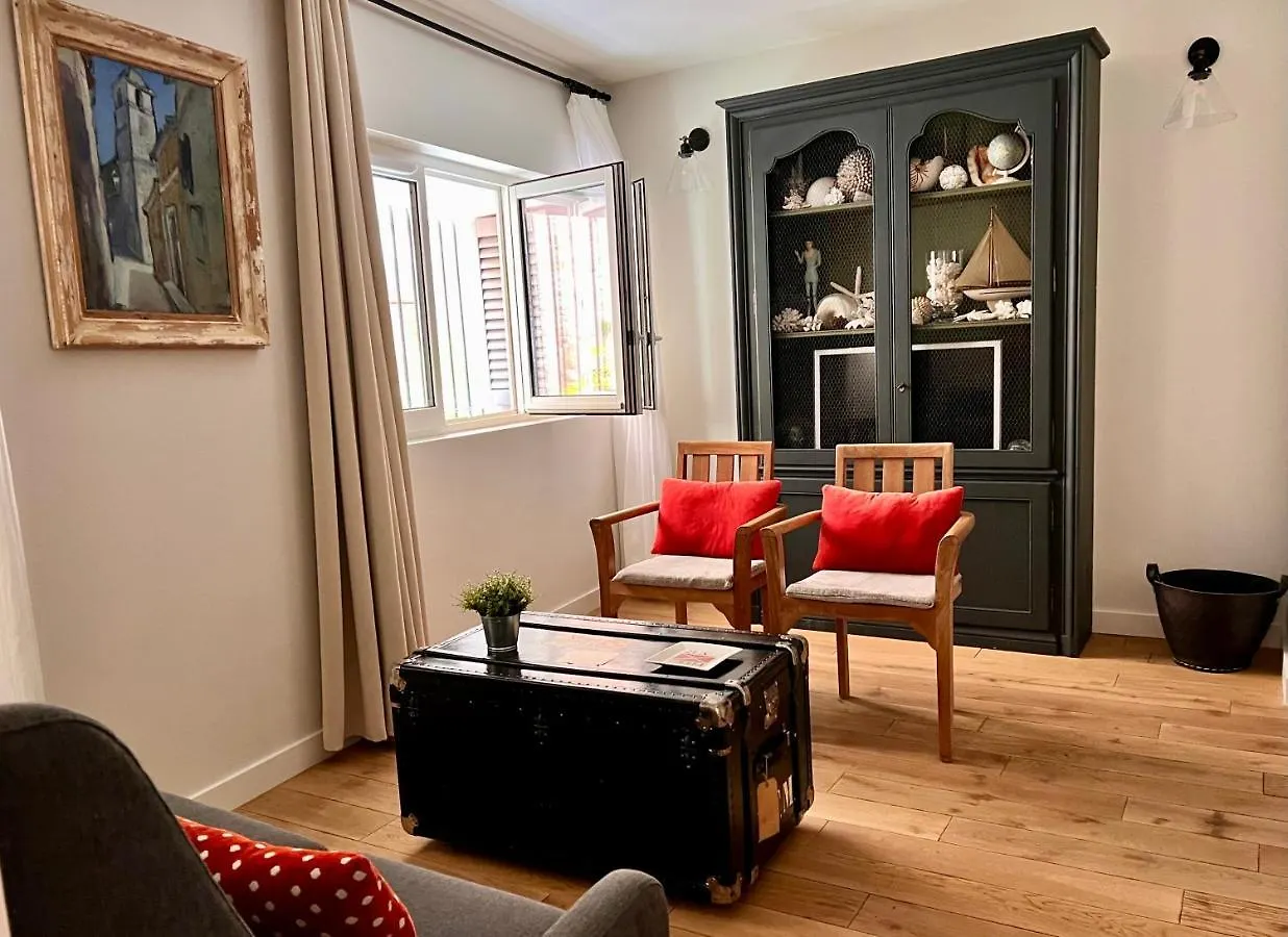 Les Petits Volets 3 Appartements Au Choix Antibes