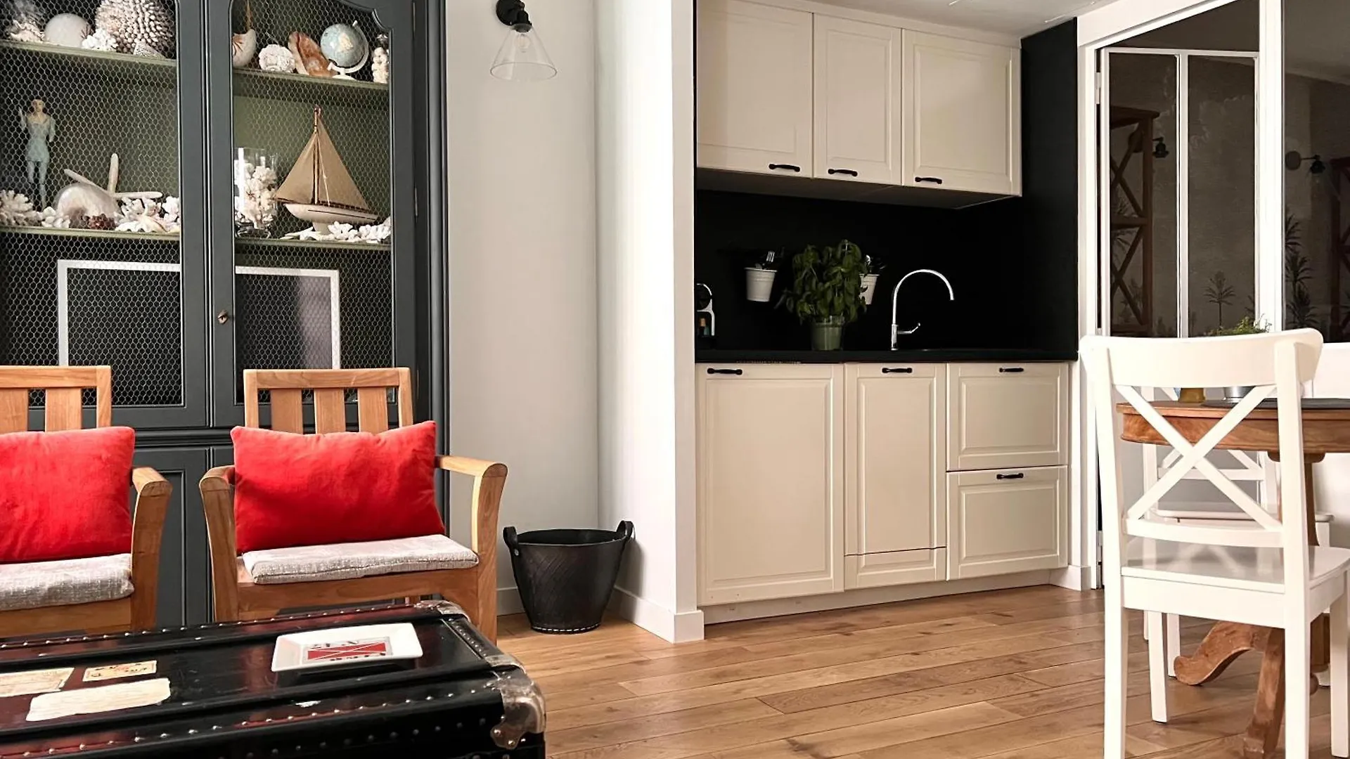 Les Petits Volets 3 Appartements Au Choix Antibes 0*,  France