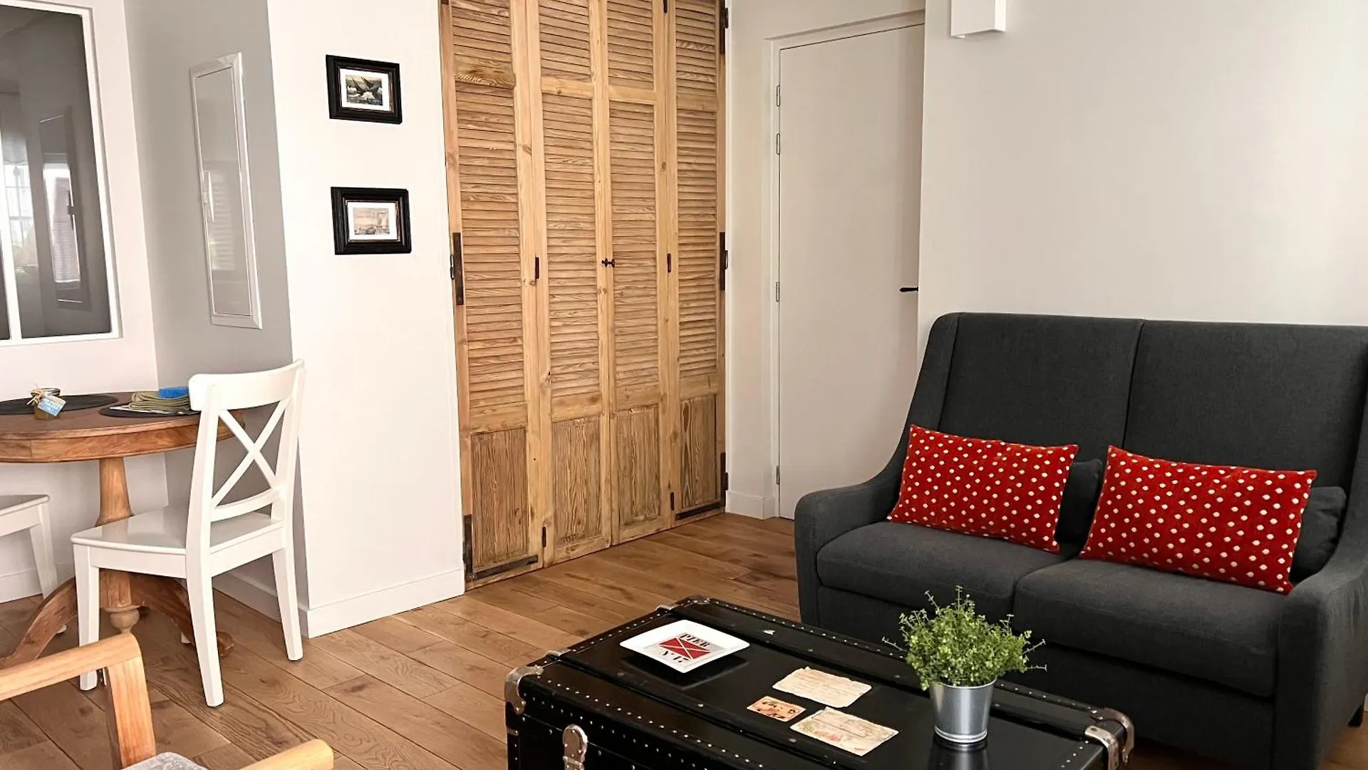 Les Petits Volets 3 Appartements Au Choix Antibes Apartment