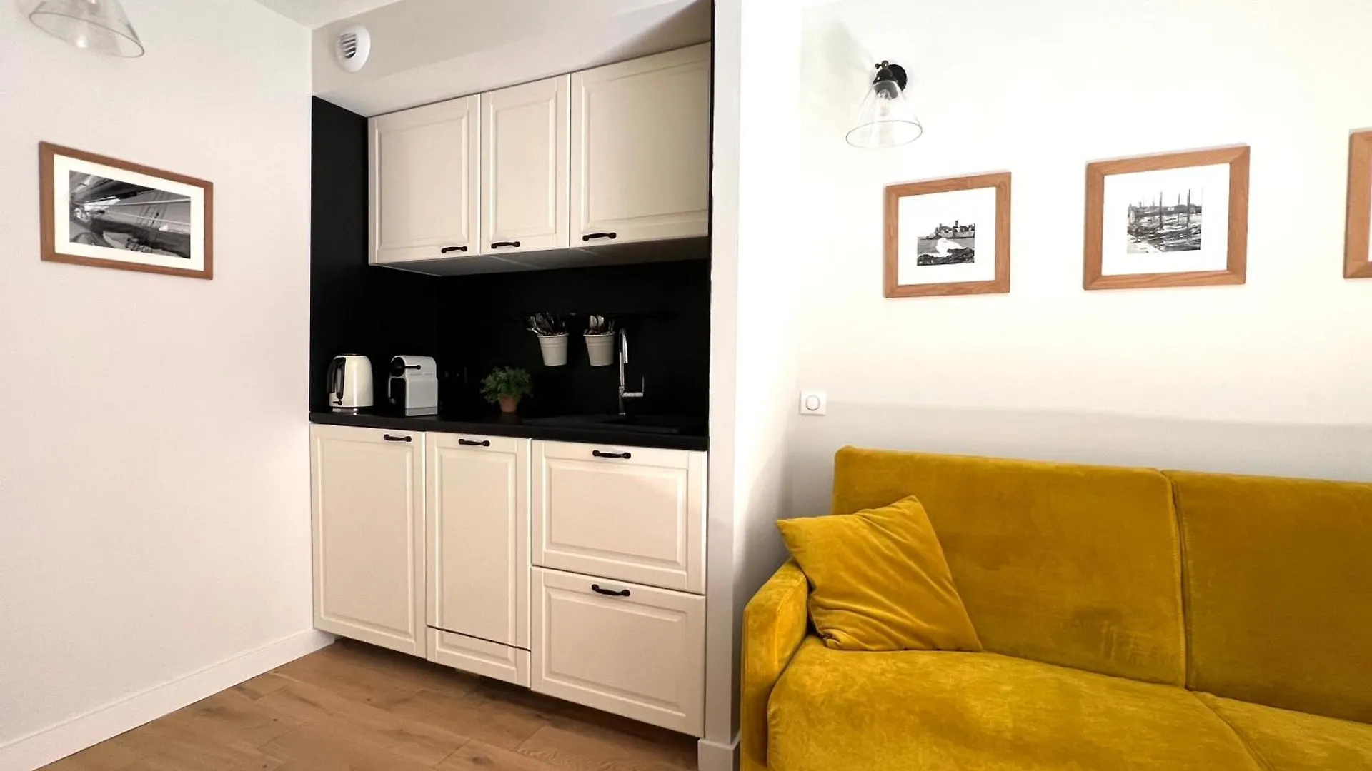 Apartment Les Petits Volets 3 Appartements Au Choix Antibes
